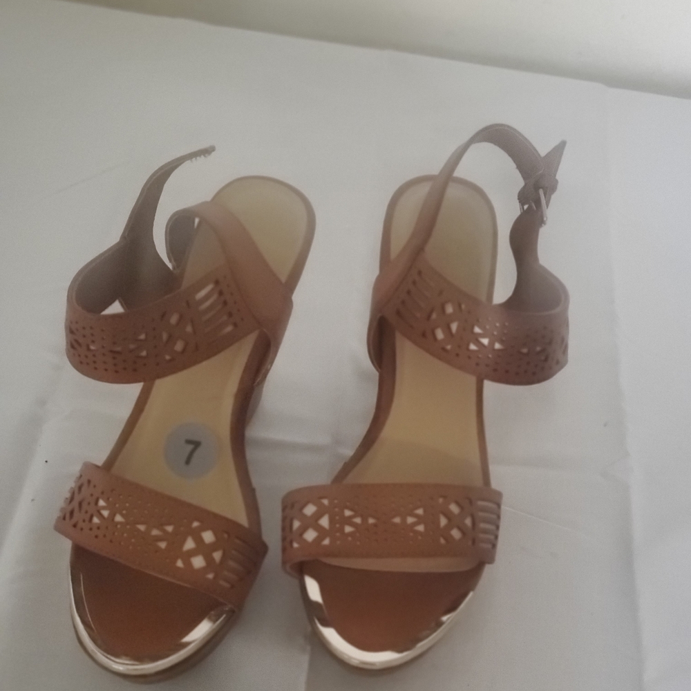 Chic Tan Sandals with Cutout Design